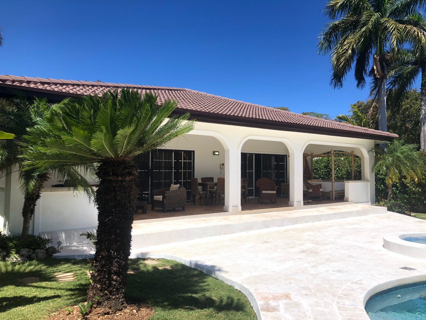 casas vacacionales y villas - En tercera linea de playa villa con muy buenos espacios  1