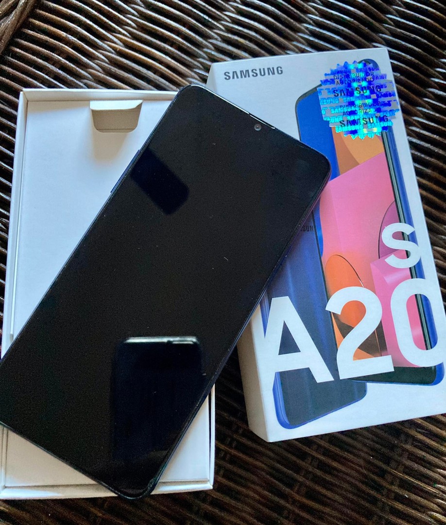 celulares y tabletas - Celular Samsung A20s casi como nuevo.