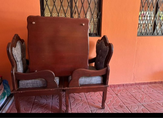 muebles y colchones - Butaca y mesa de muebles en caoba 2