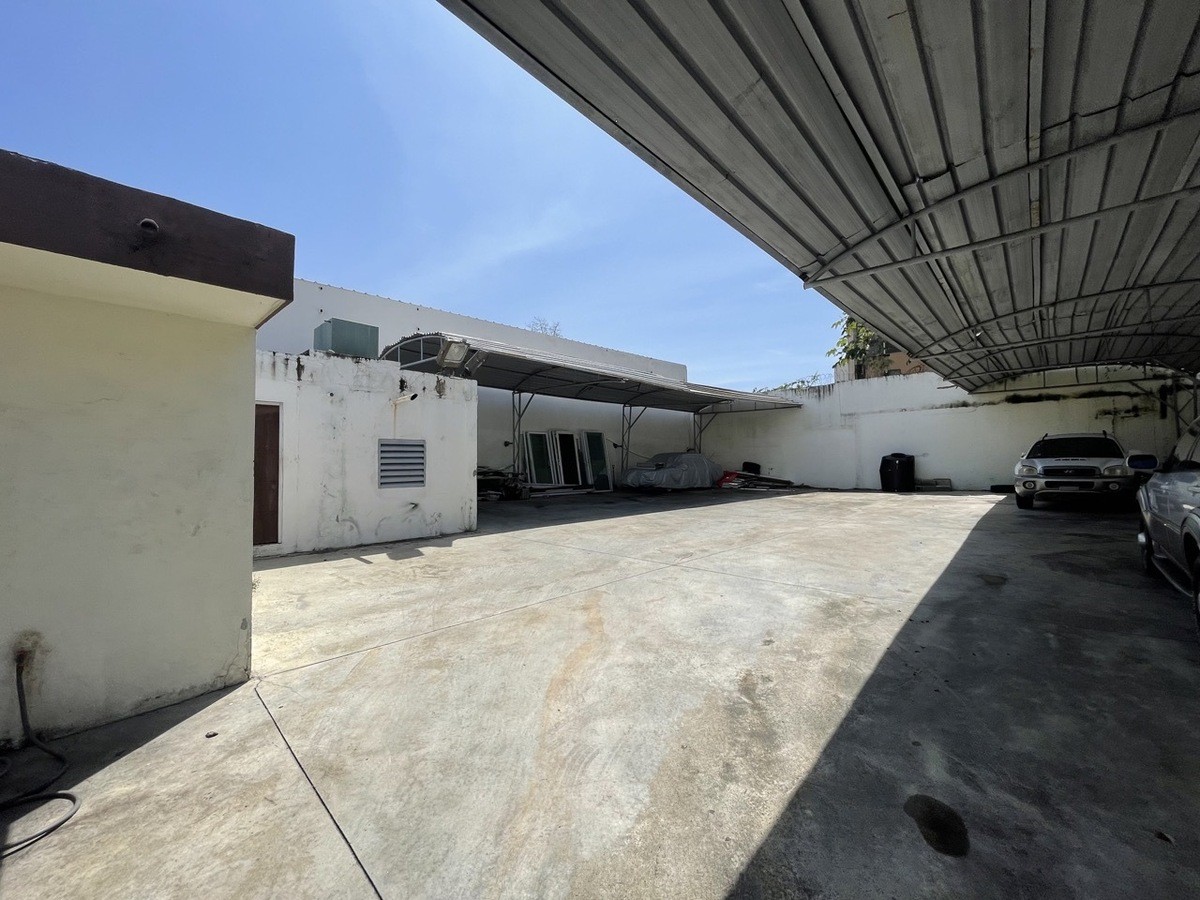 oficinas y locales comerciales - 🔵Alquilo local comercial 300 mts en la 27 de febrero  para showroom, dealer 2