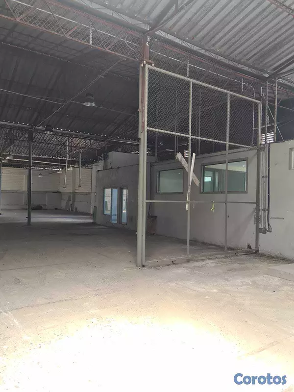 oficinas y locales comerciales - Alquilo Nave 2,127 Mts en Aut Duarte, km 11 8