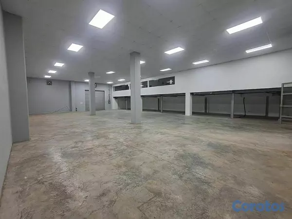oficinas y locales comerciales - 🔵 Alquilo Nave 450 mts en villa aura  9
