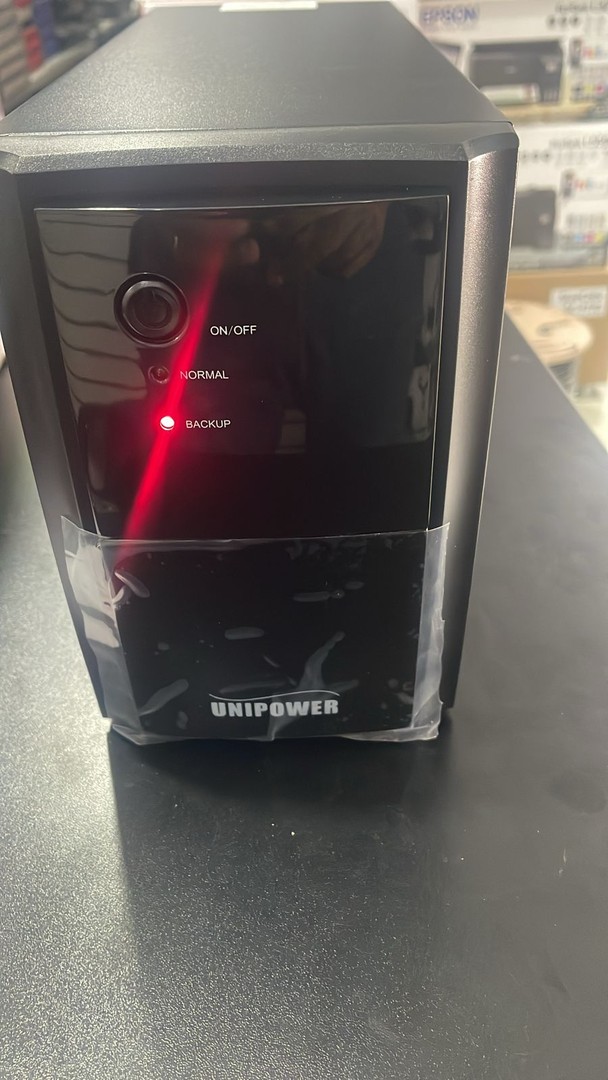 computadoras y laptops - UPS UNIPOWER 2200VA / 1100W  –TRABJA CON PLANTA / E INVERSOR /REGULA EL VOLTAJE  0