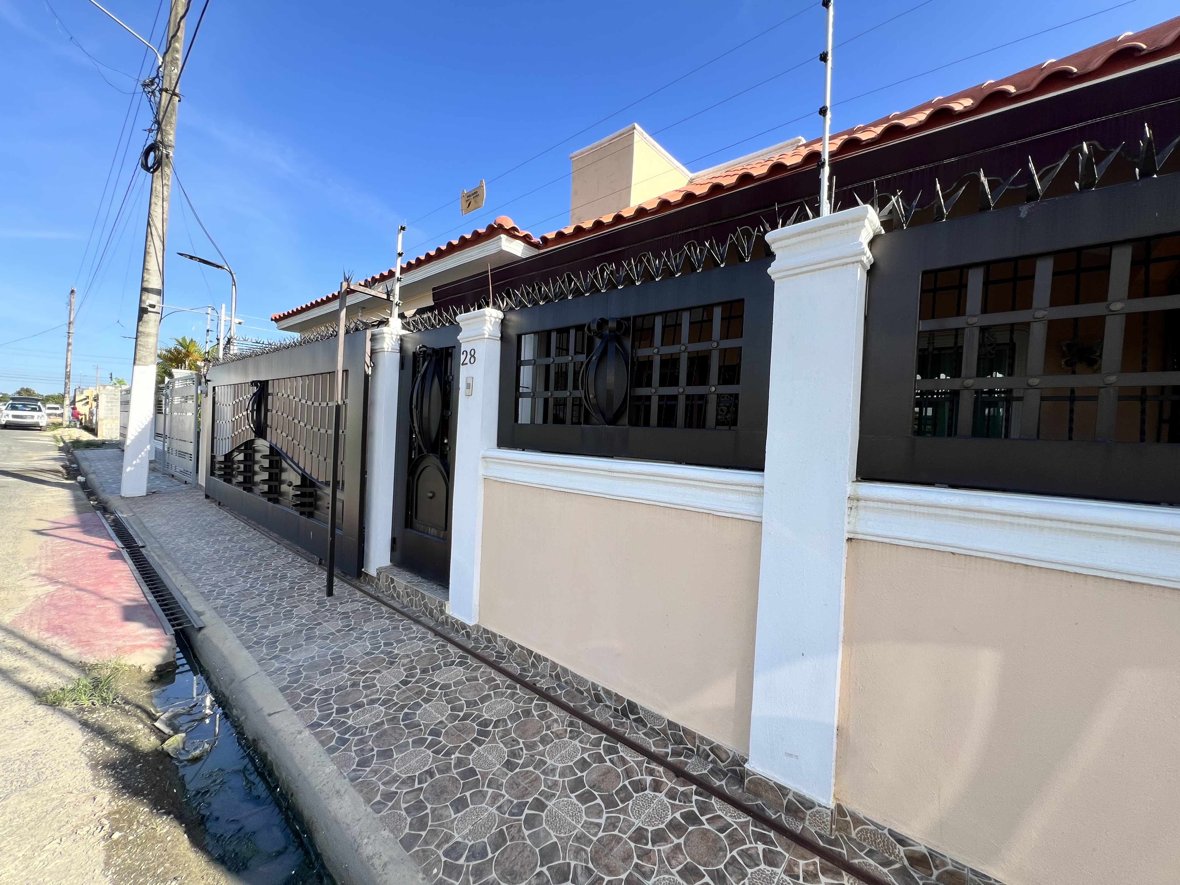 apartamentos - venta de casa en la autopista de san Isidro Santo Domingo este  2