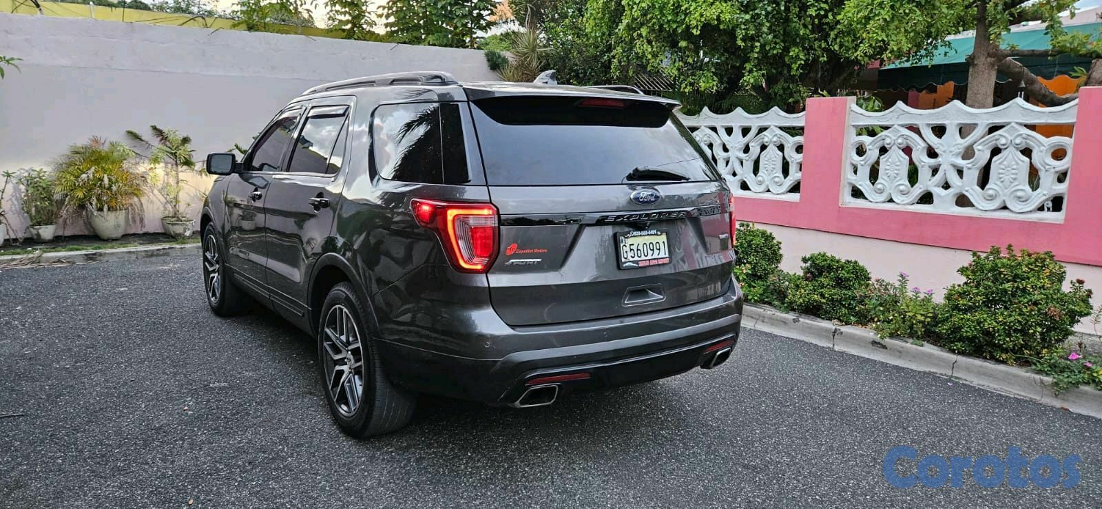 jeepetas y camionetas - Ford Explorer sport Panorámica  3