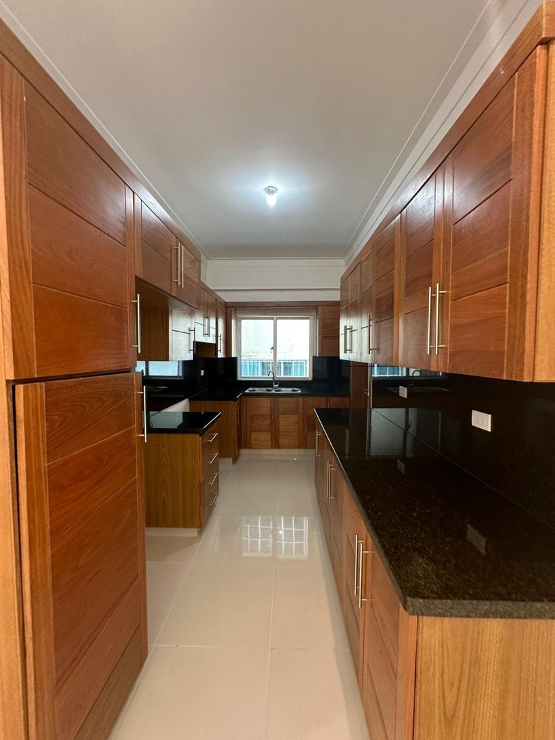 apartamentos - Rento apartamento en URB REAL    
145 mts neto 
3Hab
USD $1300 8