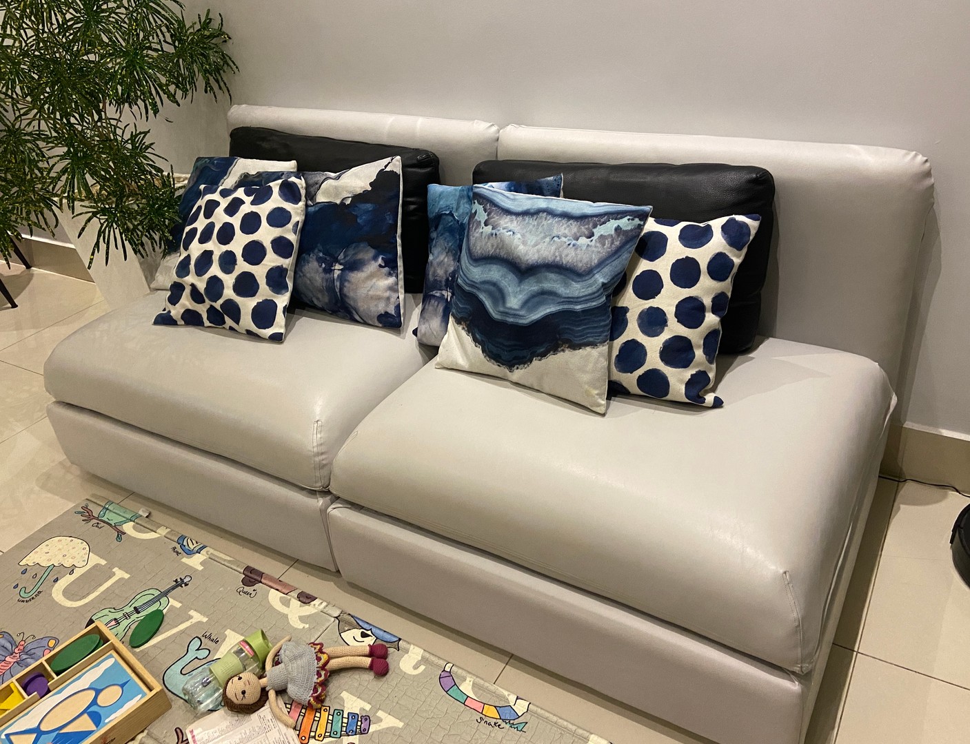 muebles y colchones - OPORTUNIDAD Mueble en leather IKEA Vallentuna