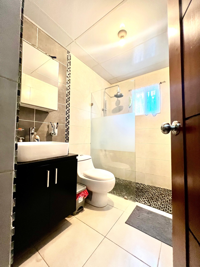 apartamentos - El Millón📍D.N.
🏷️US$215,000.-
•Área de 197 Mts
•1 er Nivel  •3 Habitaciones 
 9