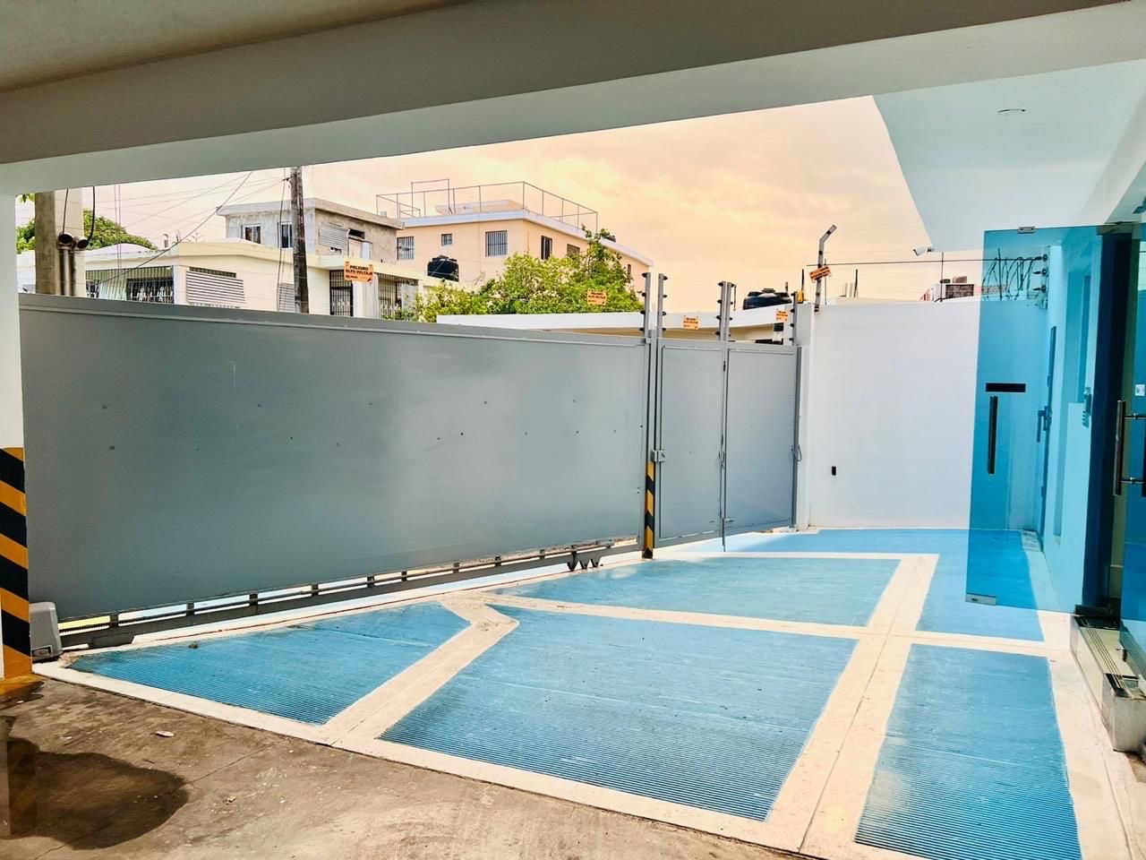 apartamentos - venta de apartamento 2do nivel en la autopista de san isidro Santo Domingo este  8
