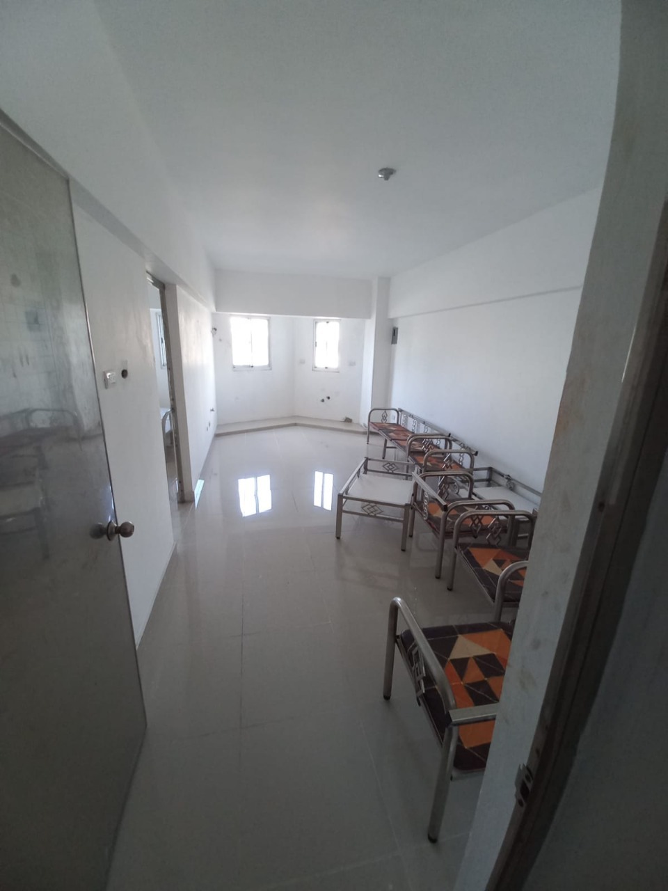 oficinas y locales comerciales - VENDO/RENTO EDIFICIO COMERCIAL 1