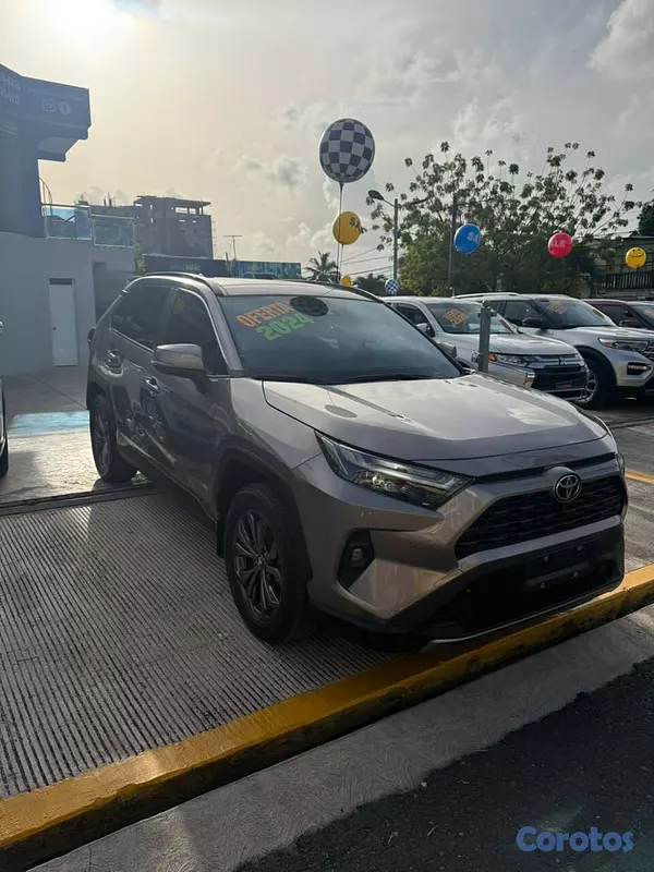 jeepetas y camionetas - Toyota Rav4 XLE 2024 5