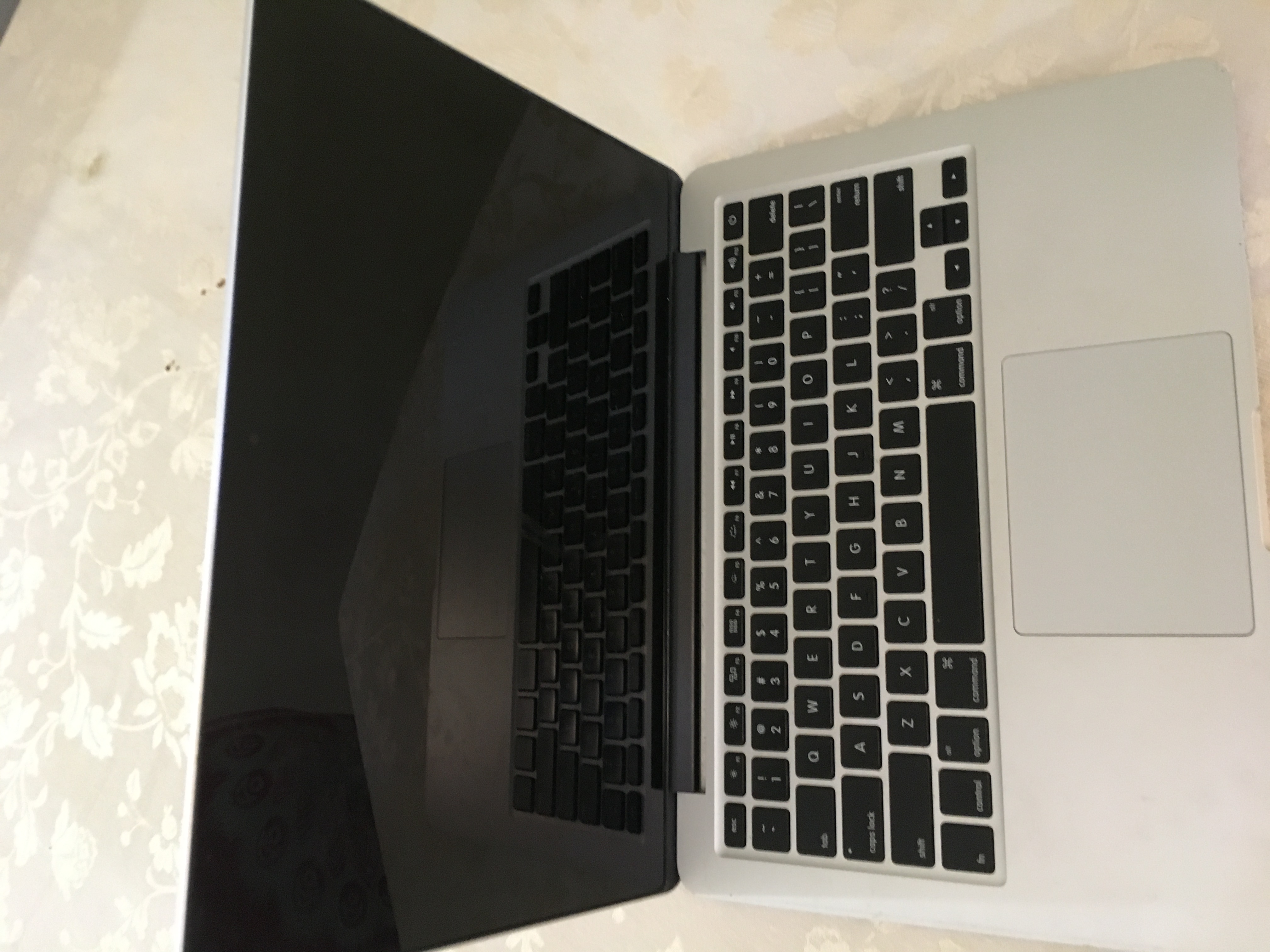 computadoras y laptops - VENDO LAPTOP MAC PARA USO O PIEZAS 1