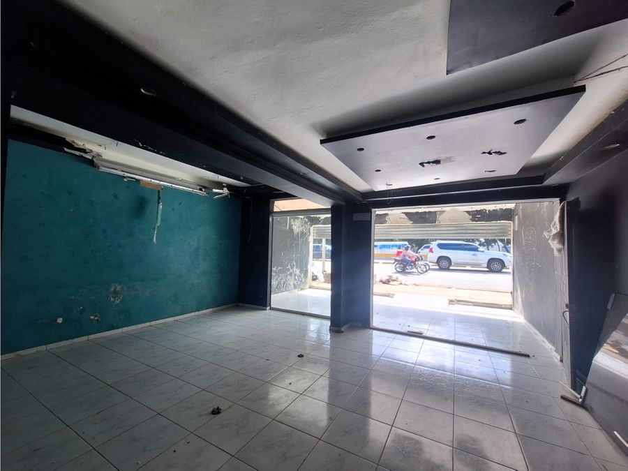 oficinas y locales comerciales - LOCAL EN LA KENNEDY 2