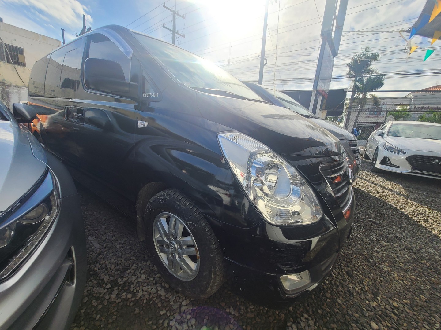 jeepetas y camionetas - HYUNDAI GRAND STAREX 2017 NEGRADESDE: RD$1,150.100 5