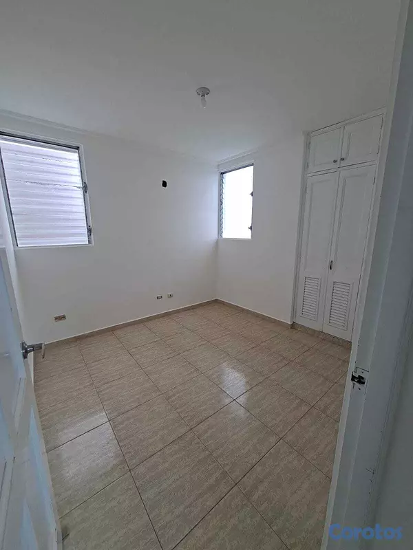 apartamentos - VENDO DE OPORTUNIDA PRECIOSO Y AMPLIO APTO 4TO. PI 8