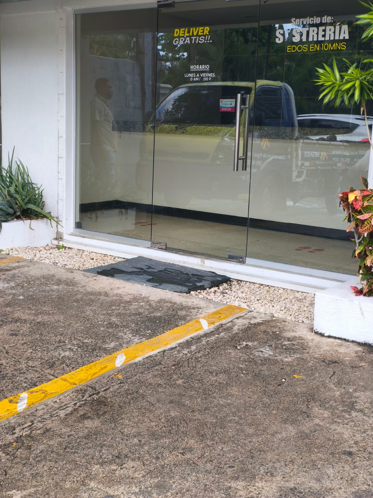 oficinas y locales comerciales - Alquilo local 1er Nivel Naco ma 3