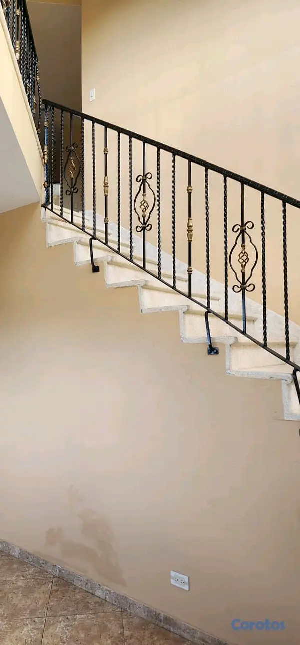 casas - casa amplia en residencial en la parte alta de puerto plata  8