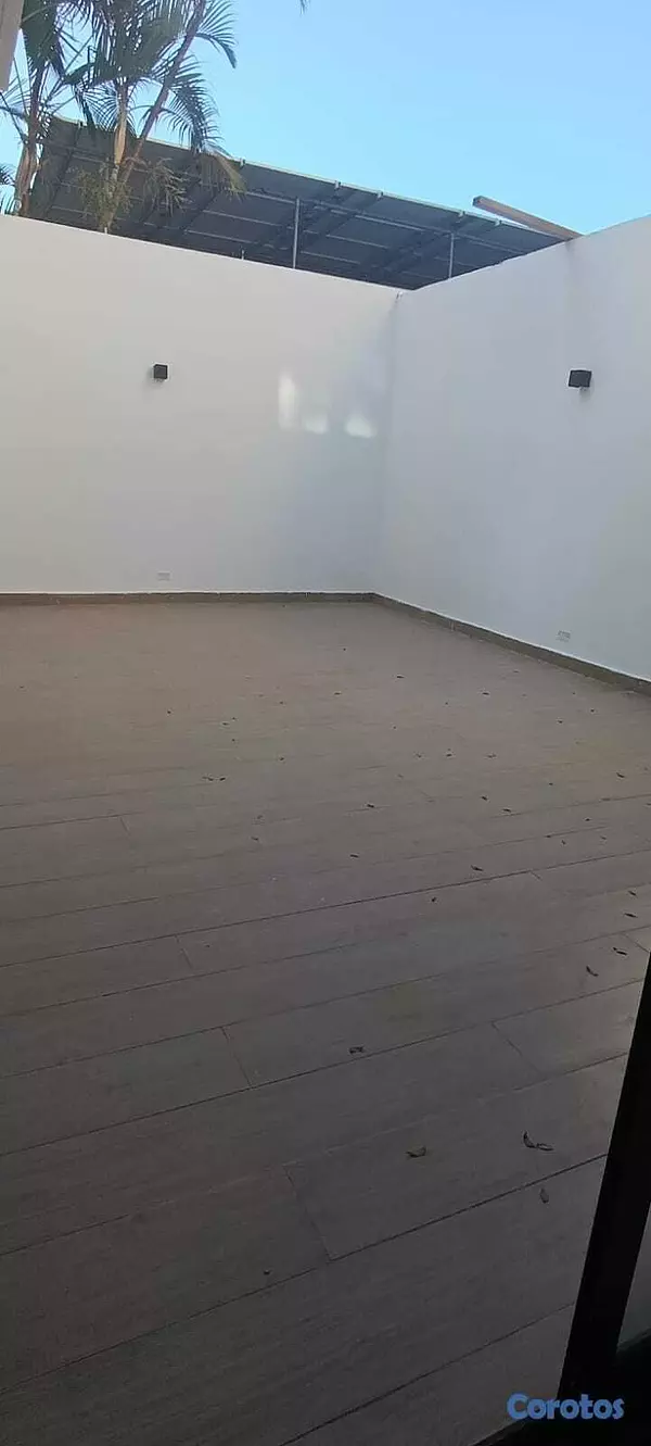 oficinas y locales comerciales - Local en primer nivel en La Julia 103m2 con Terraz 4