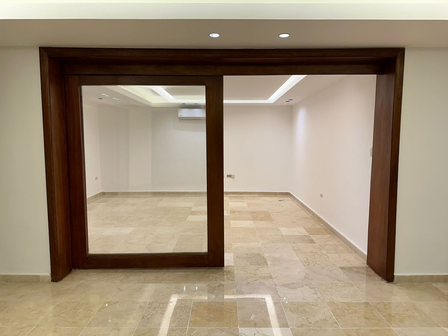 apartamentos - Casa en Alquiler con Línea Blanca
BELLA VISTA SUR
USD 6,300.00

 9