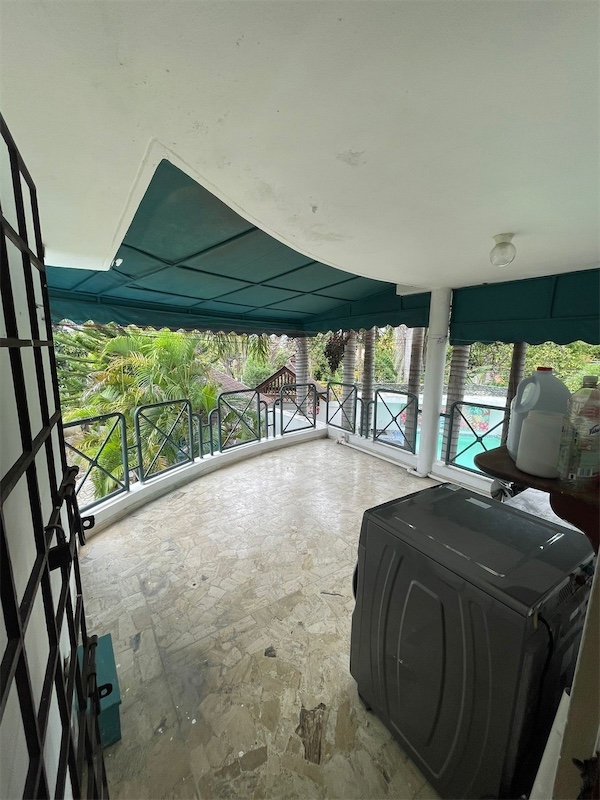 casas - Venta de casa con piscina de 1,159mts en el Distrito Nacional Santo Domingo  9