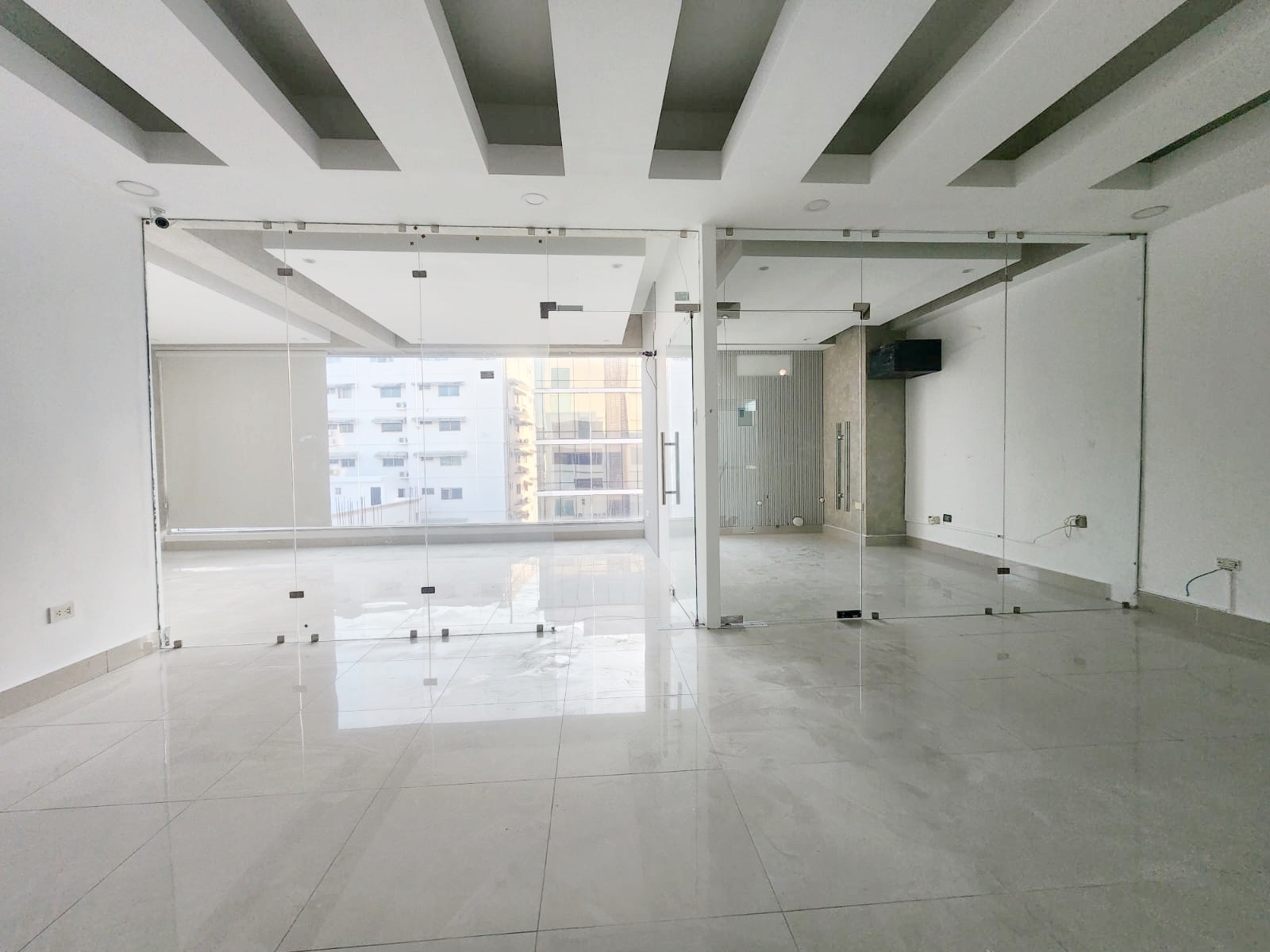 oficinas y locales comerciales - Local céntrico en Bella vista  4