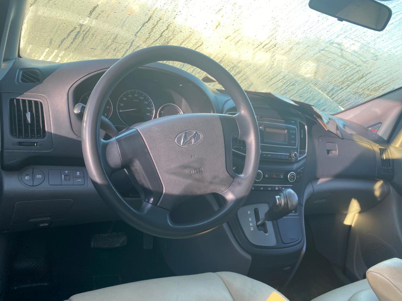 jeepetas y camionetas - HYUNDAI GRAND STAREX 2017 BLANCA DESDE: RD$1,220,000.00 1