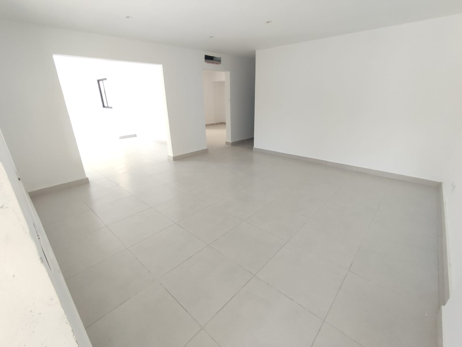 oficinas y locales comerciales - Alquilo local en la Julia ju 6