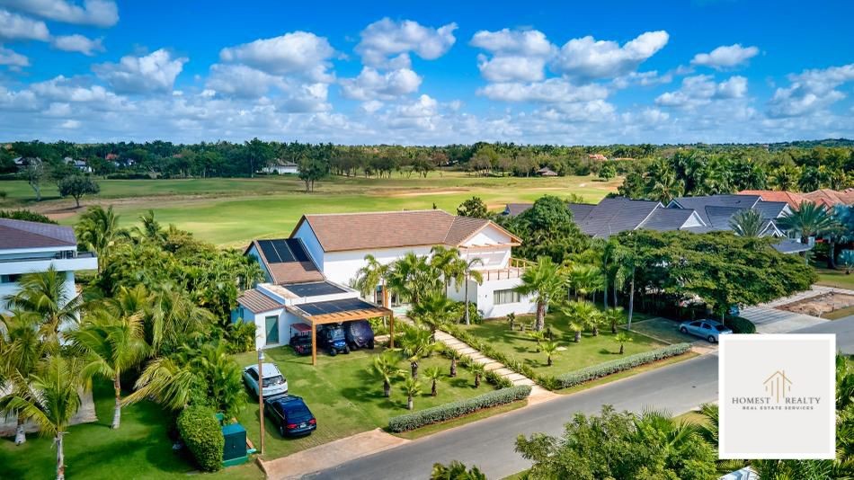 casas vacacionales y villas - Hermosa villa en venta en Casa de Campo, Romana 1