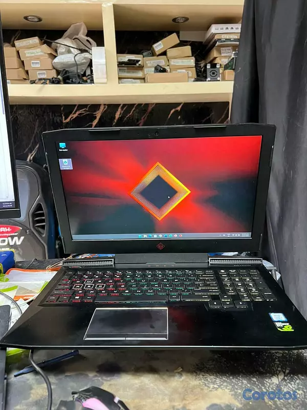 computadoras y laptops - Laptop HP Omen 15-CE/ Intel i7-8750H @2.20Ghz /16g 6