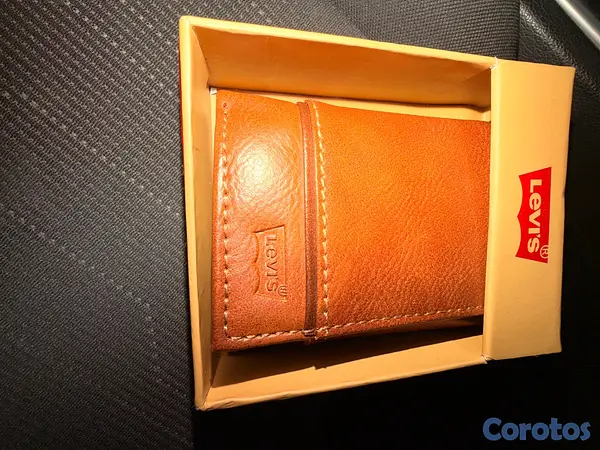 joyas, relojes y accesorios - Cartera Levis, nueva original color Brown entrega  3