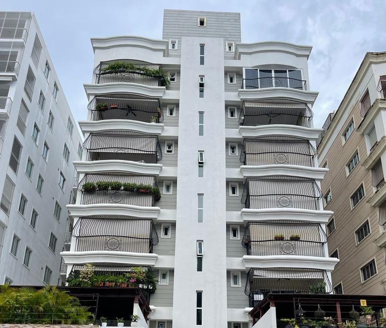 apartamentos - Alquilo amplio apartamento amueblado en Arroyo Hondo Viejo