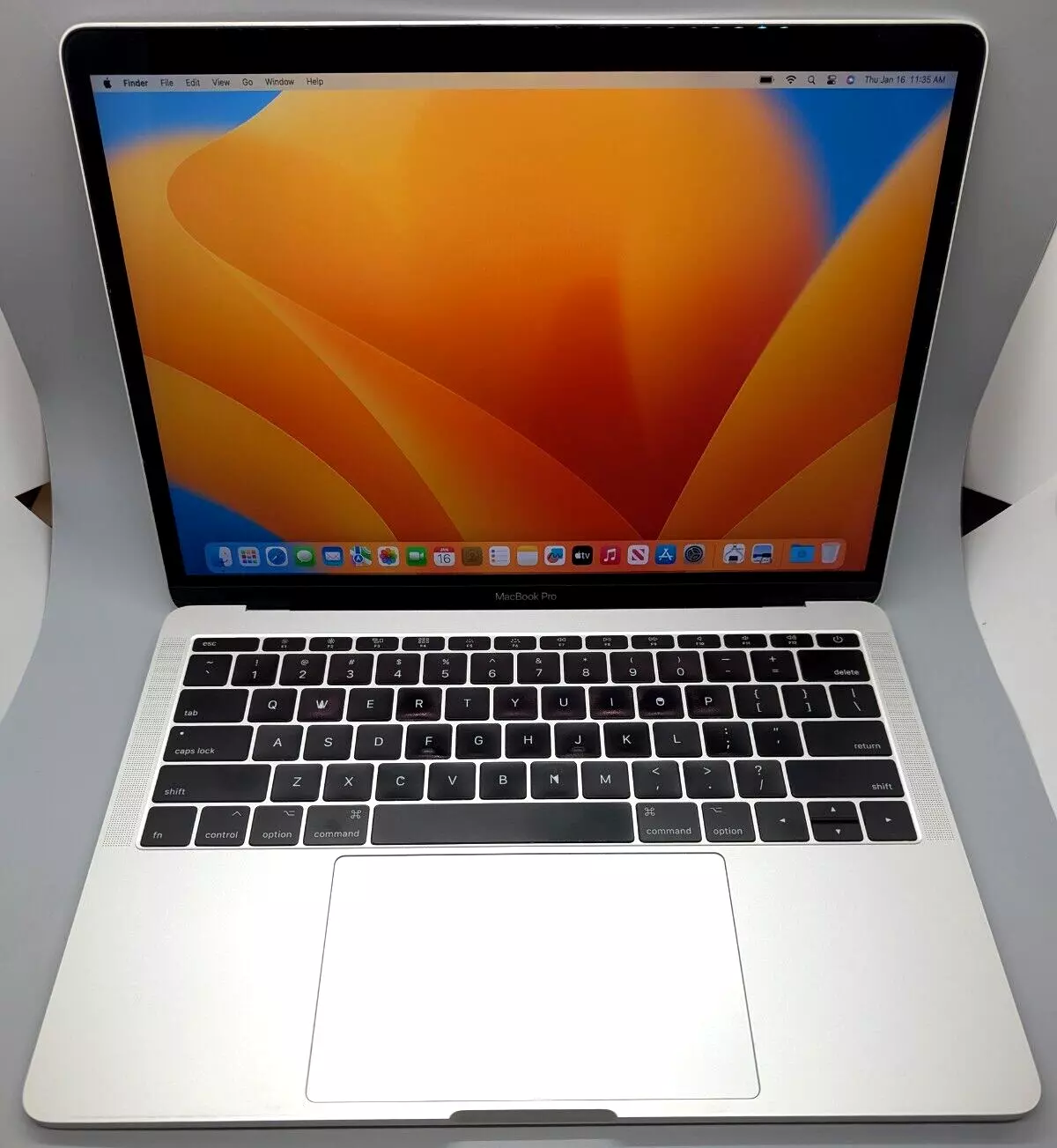computadoras y laptops - MacBook Pro 2017 Retina COMO NUEVA