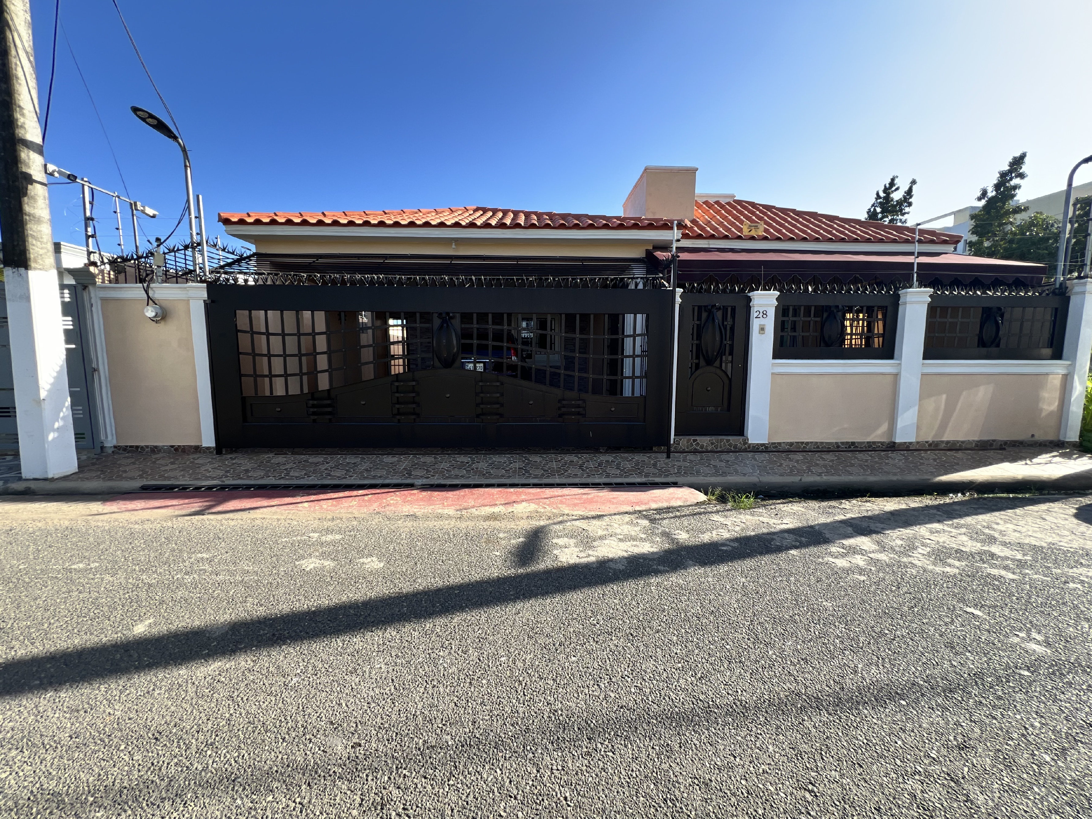 apartamentos - venta de casa en la autopista de san Isidro Santo Domingo este  3