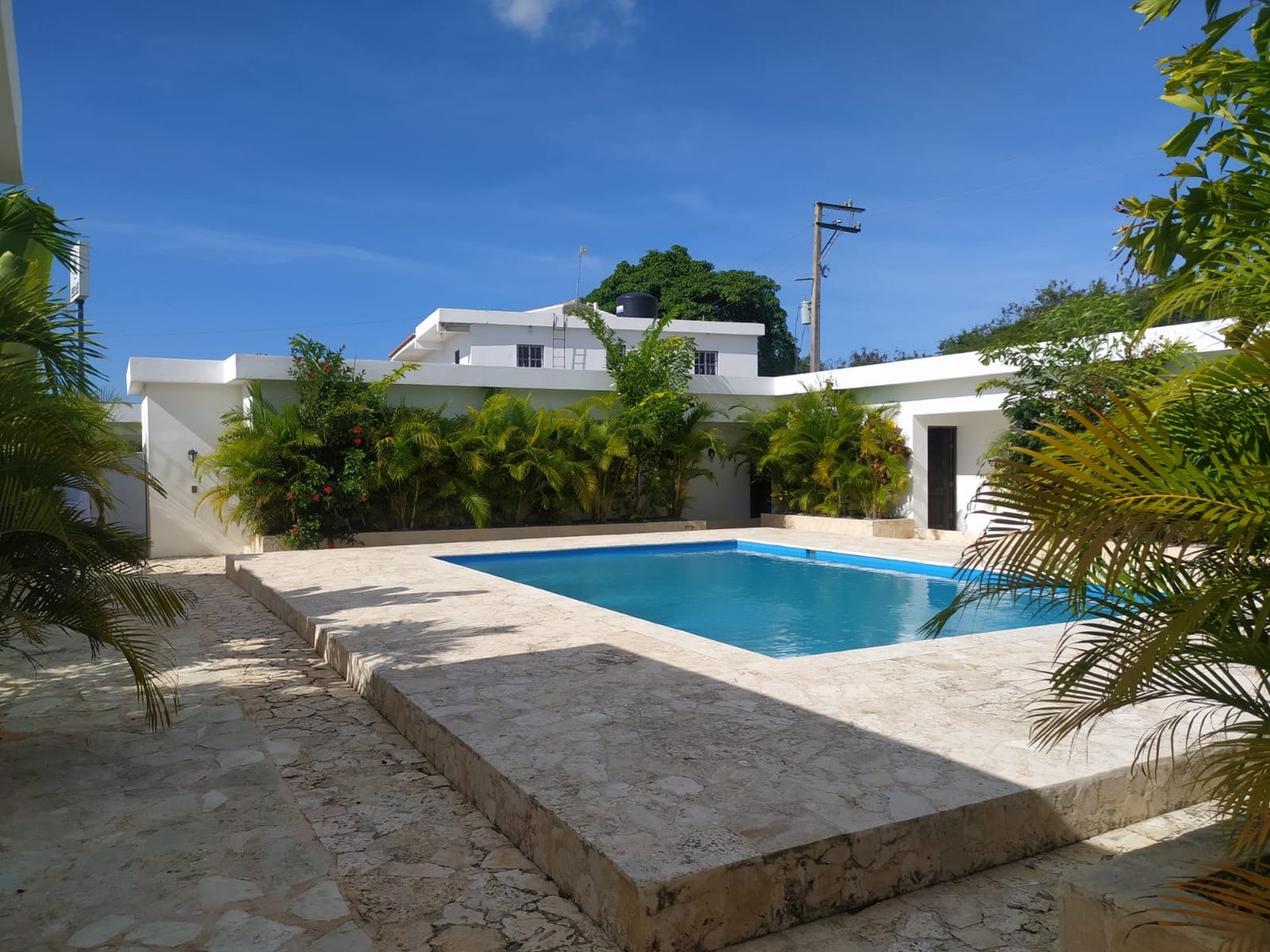 casas vacacionales y villas - Villa en Juan Dolio de 9 habitaciones con piscina 