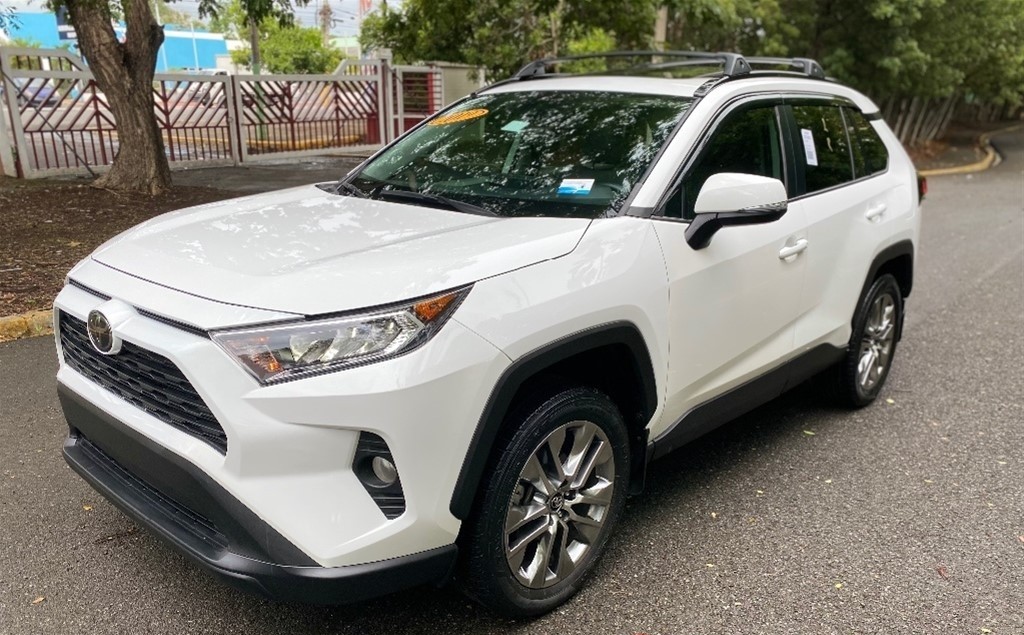 jeepetas y camionetas - 2019 Toyota Rav4 XLE Premium  1