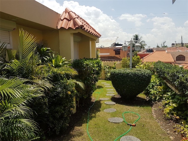 casas - Venta de casa en Altos de Arroyo Hondo Distrito Nacional de 1092mts 4