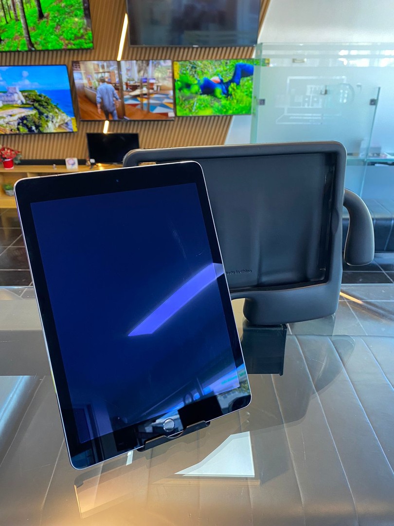 celulares y tabletas - Apple iPad Air 2MODELO : A1566Almacenamiento: 64gb iOS 15.8  0