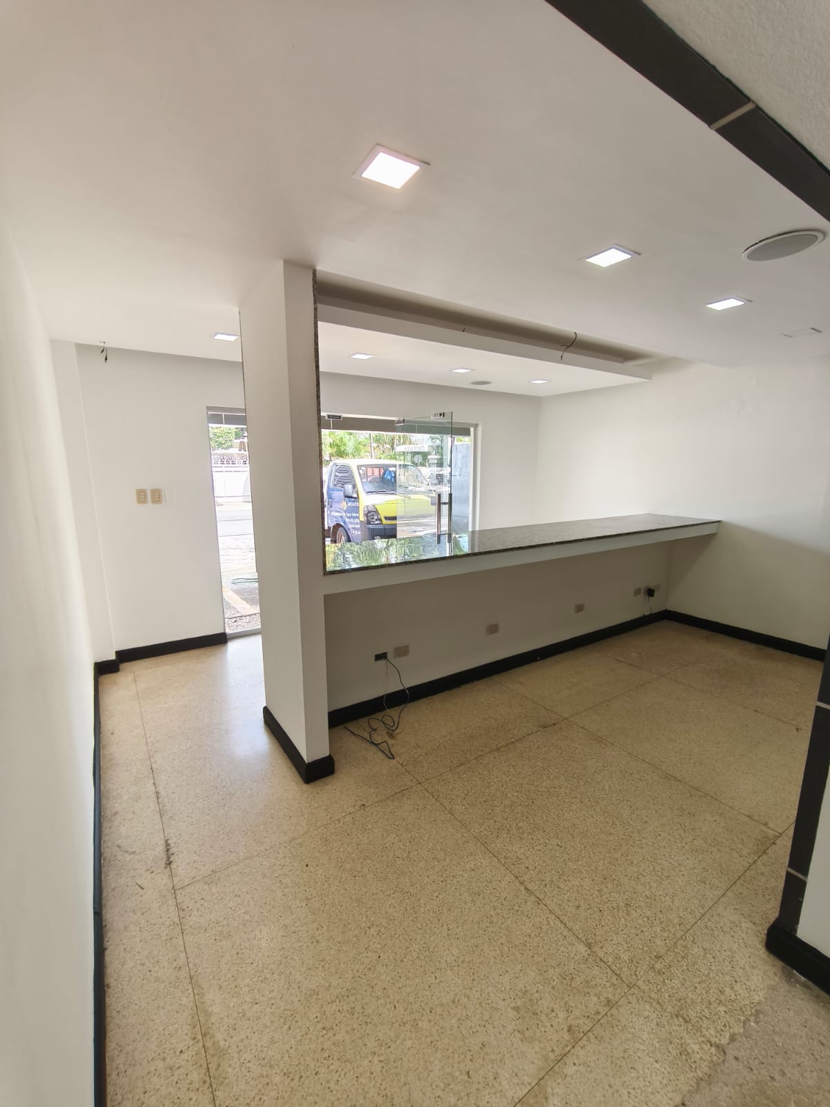 oficinas y locales comerciales - Alquilo local 1er Nivel Naco ma 4