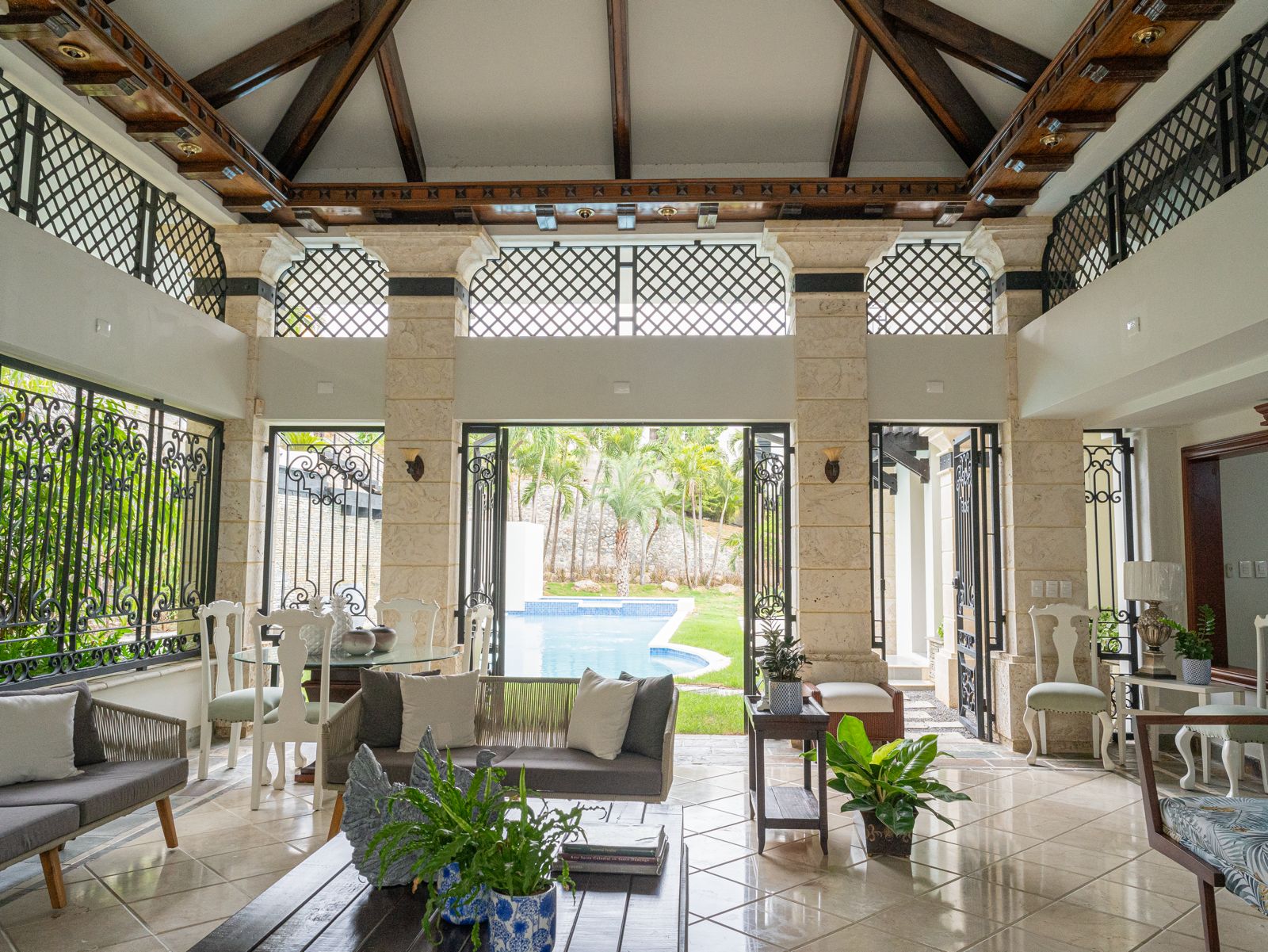 casas - Se Vende Exclusiva Mansion con Piscina, Cerro Alto 6