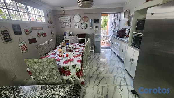 casas - Amplia Casa en Venta – Los Restauradores 6