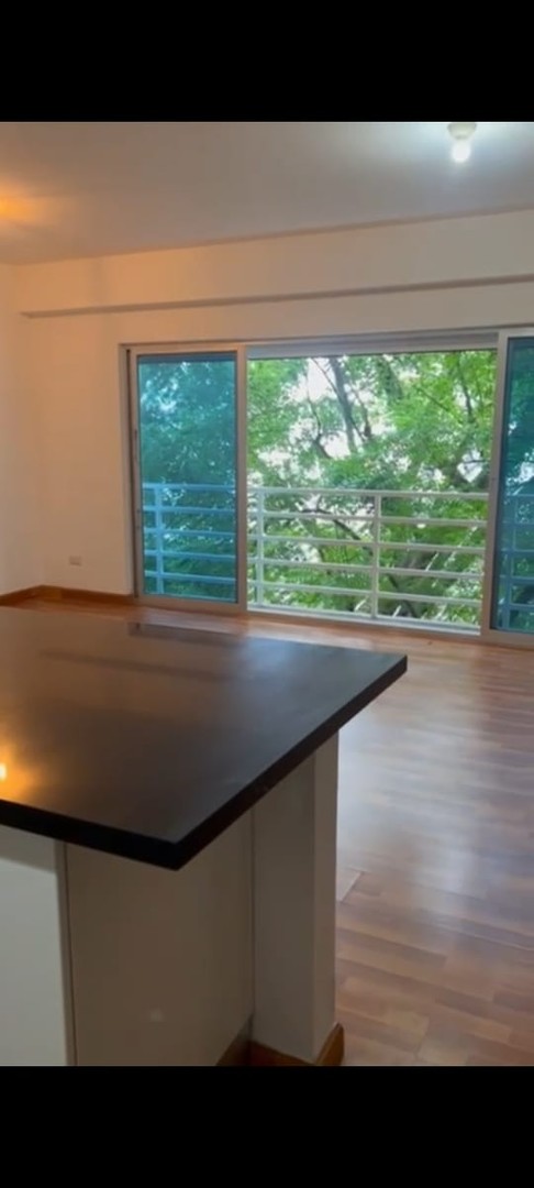 apartamentos - Vendo oportunidad moderno apartamento en Evaristo morales 🕹 US$195,000   4