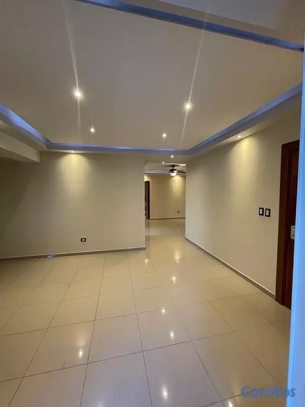 apartamentos - Vendo renacimiento tercer nivel tres habitaciones balcón dos baños dos parqueos  2
