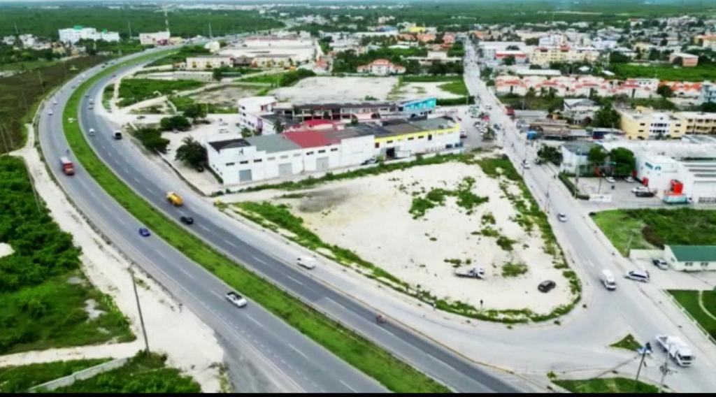 solares y terrenos - SE VENDE     EN   EL  BOULEBARD TURISTICO   7,600 METROS     
        1