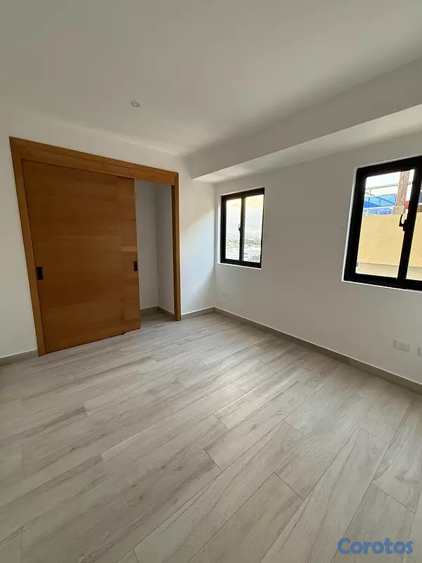 apartamentos - Alquilo en Urb. Real piso alto, excelente iluminación, para ejecutivo o pareja 5