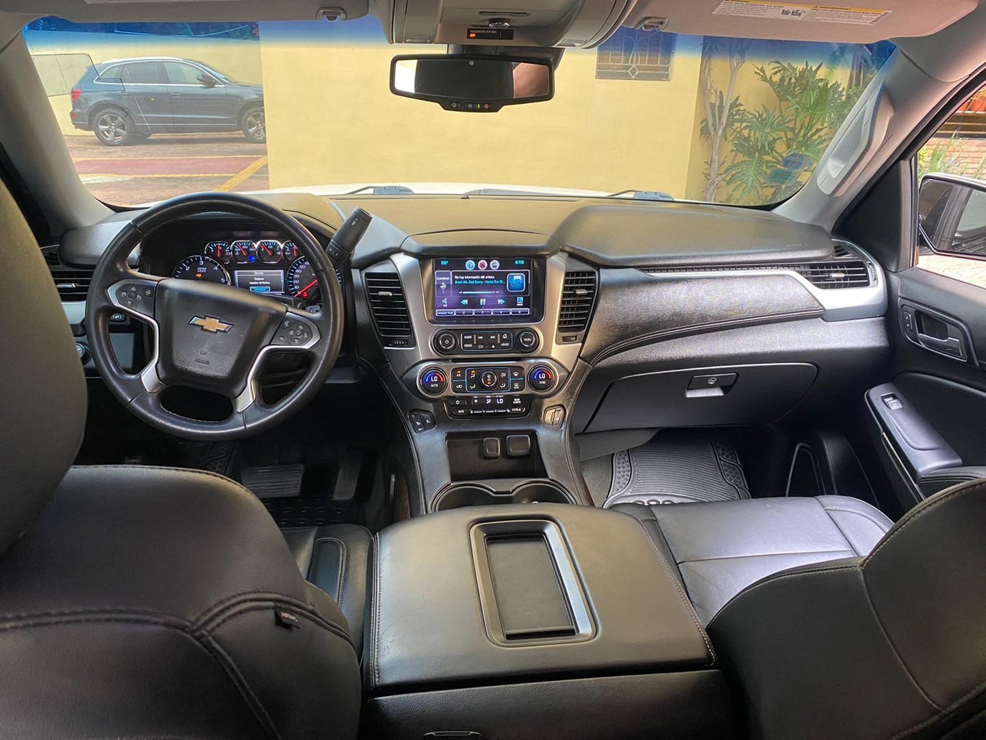 Chevrolet tahoe 2015 blanca interior negro como nueva aros 22