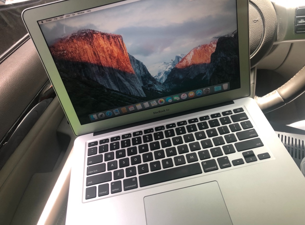 computadoras y laptops - Vendo Macbook air 13 pulgadas como nueva.
10/10 2015 256gb