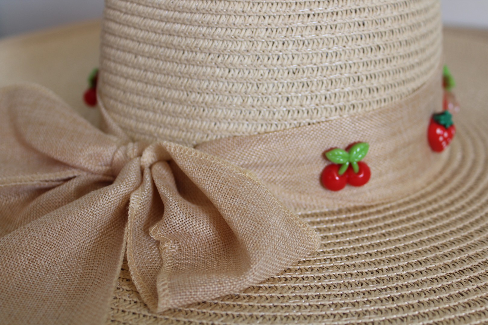 ropa para mujer - Sombrero Personalizado con temática de fresas , cherry y piña 4