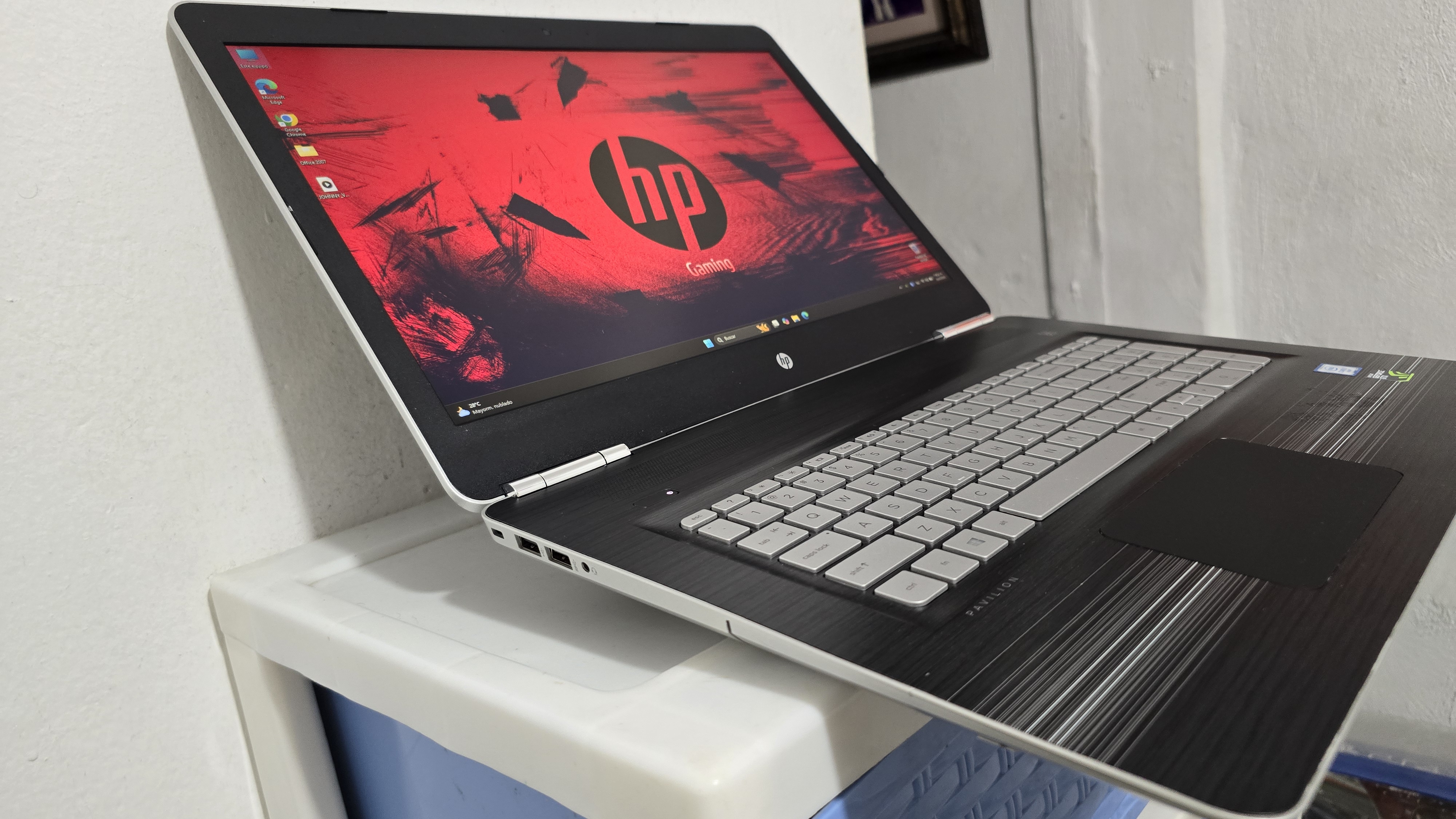 computadoras y laptops - laptop hp Gamer A10 2.4ghz Ram 12gb ddr4 Disco 256gb SSD Video Radeon R7 2
