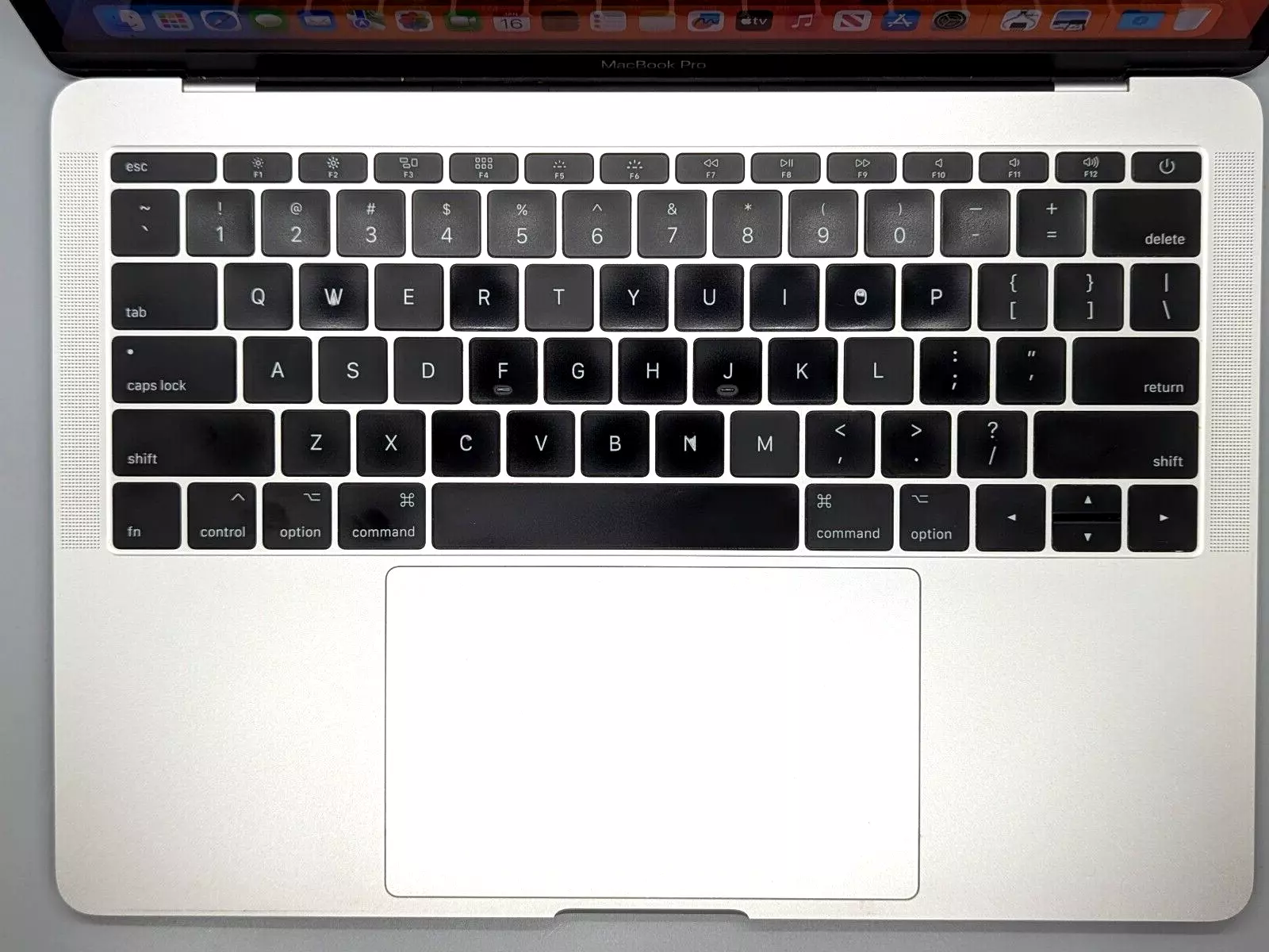 computadoras y laptops - MacBook Pro 2017 Retina COMO NUEVA 2