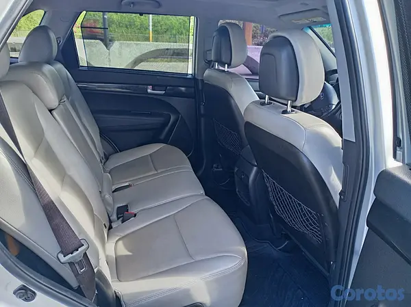 jeepetas y camionetas - KIA SORENTO LX LIGERAMENTE NEGOCIABLEContacto.Yvette Reyes  4